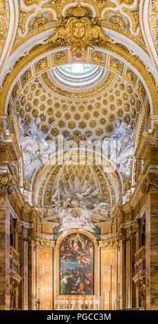 Rom, Italien, 13. Oktober 2016: reich verzierten Innenraum der barocken Kirche von St. Louis der Französischen, San Luigi dei Francesi in Rom, Italien, in der Nähe der Piazza Navona Stockfoto