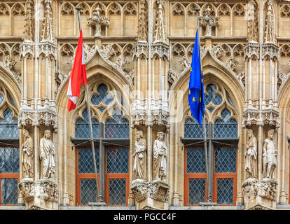 Leuven, Belgien - 19. Januar 2015: Fassade des gotischen Rathaus am Grote Markt Stockfoto