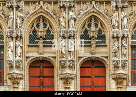 Leuven, Belgien - 19. Januar 2015: Fassade des gotischen Rathaus am Grote Markt Stockfoto