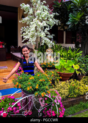 Asiatische Mädchen im Wat Phako Tempel in Chiang Mai. Photo: Ja Stockfoto