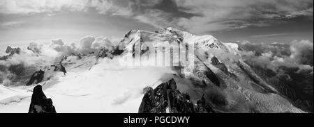 Chamonix, Frankreich. 24. August 2018. Bildende Kunst, Landschaft Bilder von Mt Blanc und die umliegenden Berge, Chamonix, Frankreich 24/08/2018 Stockfoto