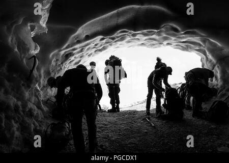 Chamonix, Frankreich. 24. August 2018. Bildende Kunst, Landschaft Bilder von Mt Blanc und die umliegenden Berge, Chamonix, Frankreich 24/08/2018 Stockfoto