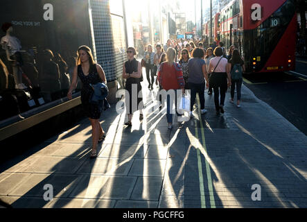 In und um Oxford Street Bild von Gavin Rodgers/Pixel 8000 Stockfoto