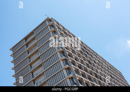 Israel, Tel Aviv - 18. August 2018: Tel Aviv Rathaus, entworfen vom Architekten Menachem Cohen Stockfoto
