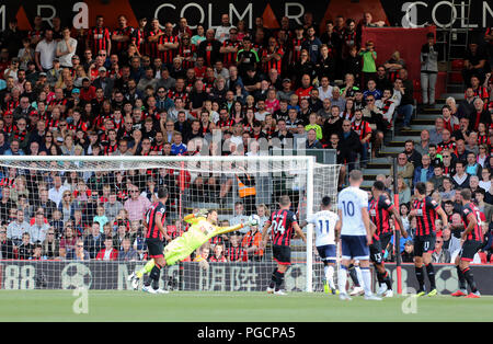 Bournemouth Torwart Asmir Begovic macht ein Speichern von einem Everton Freistoss während der Premier League Match an der Vitalität Stadium, Bournemouth. Stockfoto