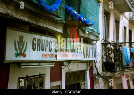 Schöne und charakteristische Fassaden mit Azulejos. Lissabon, Portugal Stockfoto