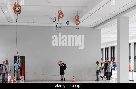 Berlin, Deutschland. 25 Aug, 2018. Die Besucher der offenen Baustelle Tage auf der Website des Humboldt-forums in Berlin Schloss Laufen durch die Räume, die noch nicht abgeschlossen wurden. Foto: Jens Kalaene/dpa/Alamy leben Nachrichten Stockfoto