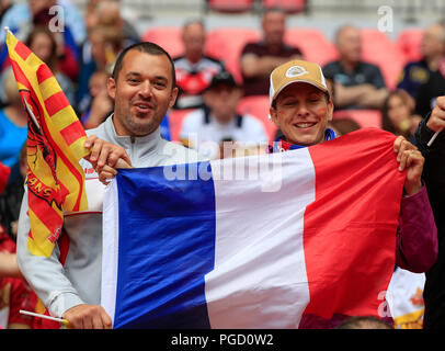 Wembley Stadion, London, UK. 25 Aug, 2018. Ladbrokes Rugby Challenge Cup, Katalanen Drachen versus Warrington Wölfe; Katalanen Drachen fans Bereit für das Spiel erhalten: Aktion plus Sport/Alamy leben Nachrichten Stockfoto