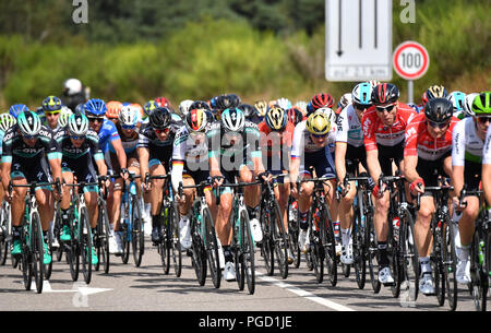 Merzig, Deutschland. 25 Aug, 2018. Radfahren, UCI Europeanseries, Deutschland Tour, Trier - Merzig (177, 00 Km), Stufe 3: Das Feld bei Merzig geht bis zu einer Steigung Credit: Bernd Thissen/dpa/Alamy leben Nachrichten Stockfoto