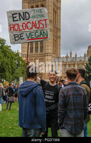 London, Großbritannien. 25. Aug 2018. Demonstrator am Tierrechte März Kredit: Alex Cavendish/Alamy leben Nachrichten Stockfoto