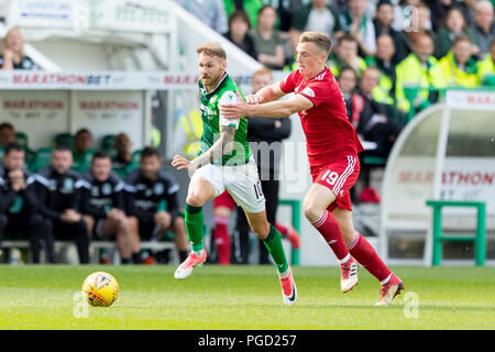 Ostern Road, Edinburgh, Großbritannien. 25 Aug, 2018. Ladbrokes Premiership Fußball, Hibernian gegen Aberdeen; Martin Boyle von Hibernian bricht aus Lewis Ferguson von Aberdeen Credit: Aktion plus Sport/Alamy leben Nachrichten Stockfoto