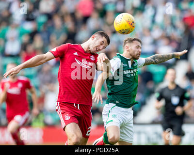 Ostern Road, Edinburgh, Großbritannien. 25 Aug, 2018. Ladbrokes Premiership Fußball, Hibernian gegen Aberdeen; Dominic Ball von Aberdeen und Martin Boyle von Hibernian contest header Credit: Aktion plus Sport/Alamy leben Nachrichten Stockfoto