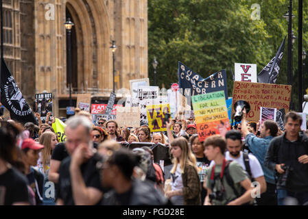 Die offizielle Tierrechte März statt mit Demonstranten vor den Häusern des Parlaments von Surge organisiert, bestehend aus Veganer protestieren gegen die Verwendung von Tieren als Lebensmittel Stockfoto