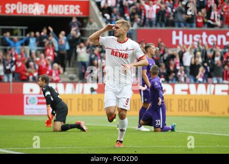 Köln, Deutschland. 25 Aug, 2018. firo: 25.08.2018, Fußball, 2.Bundesliga, Saison 2018/2019, 1.FC Köln - Erzgebirge Aue Simon Terodde, Koln Jubel zum 1:0 | Nutzung der weltweiten Kredit: dpa/Alamy leben Nachrichten Stockfoto