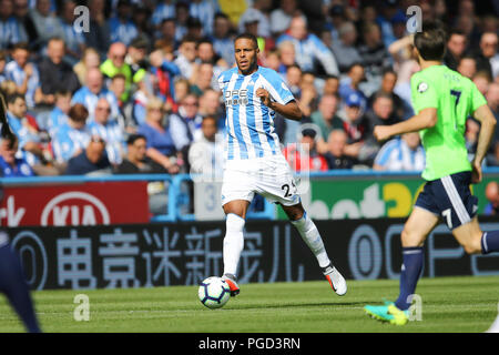 Huddersfield, Großbritannien. 25. Aug 2018. Mathias Csopak Jorgensen von Huddersfield Town in Aktion. Premier League match, Huddersfield Town v Cardiff City an der John Smith's Stadion in Huddersfield, West Yorkshire am Samstag, den 25. August 2018. Nur die redaktionelle Nutzung, eine Lizenz für die gewerbliche Nutzung erforderlich. Keine Verwendung in Wetten, Spiele oder einer einzelnen Verein/Liga/player Publikationen. pic von Chris Stading/Andrew Orchard sport Fotografie/Alamy leben Nachrichten Stockfoto