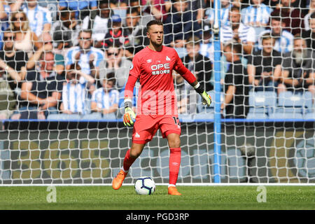 Huddersfield, Großbritannien. 25. Aug 2018. Huddersfield Town Torwart Ben Hamer in Aktion. Premier League match, Huddersfield Town v Cardiff City an der John Smith's Stadion in Huddersfield, West Yorkshire am Samstag, den 25. August 2018. Nur die redaktionelle Nutzung, eine Lizenz für die gewerbliche Nutzung erforderlich. Keine Verwendung in Wetten, Spiele oder einer einzelnen Verein/Liga/player Publikationen. pic von Chris Stading/Andrew Orchard sport Fotografie/Alamy leben Nachrichten Stockfoto