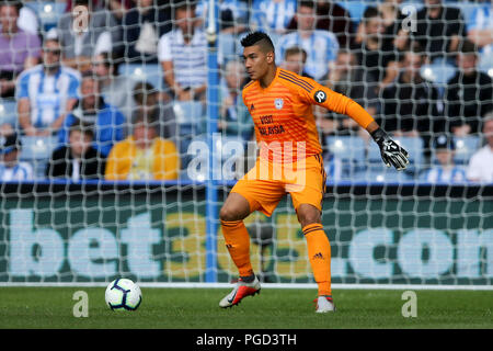 Huddersfield, Großbritannien. 25. Aug 2018. Cardiff City Torwart Neil Etheridge in Aktion. Premier League match, Huddersfield Town v Cardiff City an der John Smith's Stadion in Huddersfield, West Yorkshire am Samstag, den 25. August 2018. Nur die redaktionelle Nutzung, eine Lizenz für die gewerbliche Nutzung erforderlich. Keine Verwendung in Wetten, Spiele oder einer einzelnen Verein/Liga/player Publikationen. pic von Chris Stading/Andrew Orchard sport Fotografie/Alamy leben Nachrichten Stockfoto