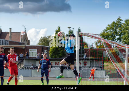 Mansfield, Nottinghamshire, Großbritannien. 25. August 2018. Die Emirate FA Cup Vorrunde fand heute Spiele statt, um das Land. AFC Mansfield vs Rainworth MW in einer lokalen Derby die Teams Boden 10 Meilen. Die Stiere AFC Mansfield ging 1-0 in den Wald Stadt Bereich zu gewinnen und in die Auslosung für die nächste Runde. Credit: Ian Francis/Alamy leben Nachrichten Stockfoto