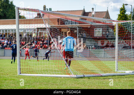 Mansfield, Nottinghamshire, Großbritannien. 25. August 2018. Die Emirate FA Cup Vorrunde fand heute Spiele statt, um das Land. AFC Mansfield vs Rainworth MW in einer lokalen Derby die Teams Boden 10 Meilen. Die Stiere AFC Mansfield ging 1-0 in den Wald Stadt Bereich zu gewinnen und in die Auslosung für die nächste Runde. Credit: Ian Francis/Alamy leben Nachrichten Stockfoto