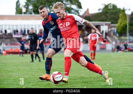 Mansfield, Nottinghamshire, Großbritannien. 25. August 2018. Die Emirate FA Cup Vorrunde fand heute Spiele statt, um das Land. AFC Mansfield vs Rainworth MW in einer lokalen Derby die Teams Boden 10 Meilen. Die Stiere AFC Mansfield ging 1-0 in den Wald Stadt Bereich zu gewinnen und in die Auslosung für die nächste Runde. Credit: Ian Francis/Alamy leben Nachrichten Stockfoto