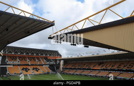 Wolverhampton, Großbritannien. 25. Aug 2018. Allgemeine Ansicht des Innern ot die Molineux Stadium am August in Wolverhampton, England 25 2018. (Foto von John rainford/phcimages.com) Credit: PHC Images/Alamy leben Nachrichten Stockfoto