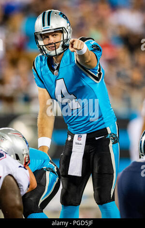 Carolina Panthers quarterback Garrett Gilbert (4) während der preseason NFL Football Spiel zwischen den New England Patriots und die Carolina Panthers am Freitag, den 24. August 2018 in Charlotte, NC. Jakob Kupferman/CSM Stockfoto