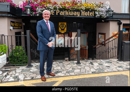 Dunmanway, West Cork, Irland. 25 Aug, 2018. Der kanadische Botschafter in Irland, Kevin Vickers, ist die Teilnahme an der Kingston Versammlung an der Dunmanway Parkway Hotel heute Abend. Herr Kingston berühmt half dem Parlament Shootings im Jahr 2014 enden, wenn er einem bewaffneten Banditen, die ein zeremonielles Guard getötet hatte, schoss und schoss die Polizei Polizist an der kanadischen National War Memorial. Credit: Andy Gibson/Alamy Leben Nachrichten. Stockfoto