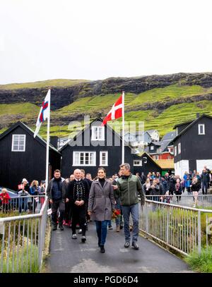 Hvalvik, Färöer, Dänemark. 25 Aug, 2018. Kronprinz Frederik und Kronprinzessin Mary von Dänemark visits Hvalvik, am 25. August 2018, auf der 3 der 4 Tage Besuch auf den Färöern Foto: Albert Nieboer/Niederlande/Point de Vue | Quelle: dpa/Alamy leben Nachrichten Stockfoto