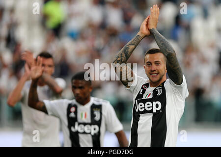 Torino, Italien. 25 August, 2018. Federico Bernardeschi von Juventus Turin FC Feiern am Ende der Serie ein Fußballspiel zwischen FC Juventus und SS Lazio. Credit: Marco Canoniero/Alamy Live News Credit: Marco Canoniero/Alamy leben Nachrichten Stockfoto