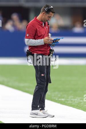 25. August 2018: San Francisco 49ers Haupttrainer Kyle Shanahan während NFL Football preseason Spiel zwischen den San Francisco 49ers und die Indianapolis Colts im Lucas Oil Stadium in Indianapolis, Indiana. Indianapolis besiegt San Francisco 23-17. Johann Mersits/CSM. Stockfoto