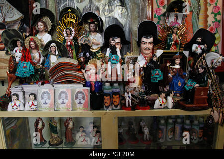 Altar en Ehre ein Jesús Malverde Jesús Malverde que Es venerado como Santo el cual todos los Días atrae a cientos de seguidores ein su capilla de la Cap Stockfoto