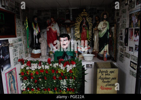 Altar en Ehre ein Jesús Malverde Jesús Malverde que Es venerado como Santo el cual todos los Días atrae a cientos de seguidores ein su capilla de la Cap Stockfoto