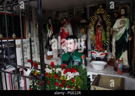 Altar en Ehre ein Jesús Malverde Jesús Malverde que Es venerado como Santo el cual todos los Días atrae a cientos de seguidores ein su capilla de la Cap Stockfoto