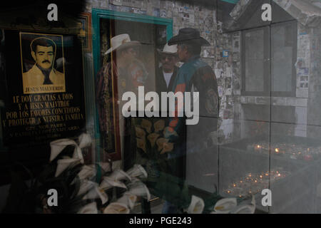 Altar en Ehre ein Jesús Malverde Jesús Malverde que Es venerado como Santo el cual todos los Días atrae a cientos de seguidores ein su capilla de la Cap Stockfoto