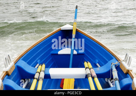 Den Bug eines der rettungsboote Projektierung über das Wasser, Cape May, NJ, USA Stockfoto