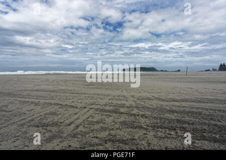 Tauranga, Neuseeland - Januar 5, 2018: Strand in Tauranga, m Mount Maunganui während eines Sturms Stockfoto