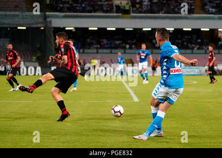 Neapel, Italien. 25 Aug, 2017. Neapel - Italien 25/08/2018 Mario Rui während der Serie ein Match zwischen S.S.C. gesehen NAPOLI und AC Mailand im Stadio San Paolo von Neapel. Endstand S.S.C. Neapel - AC. Mailand 3-2 Credit: Emanuele Sessa/Pacific Press/Alamy leben Nachrichten Stockfoto