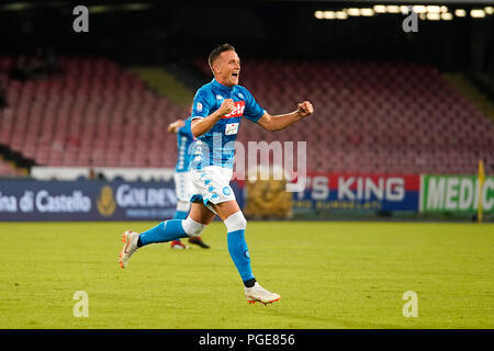 Neapel, Italien. 25 Aug, 2017. Neapel - Italien 25/08/2018 Piotr Zielinski von S.S.C. NAPOLI feiert während der Match zwischen S.S.C. NAPOLI und AC Mailand im Stadio San Paolo von Neapel. Endstand S.S. C. NAPOLI - AC. Mailand 3-2 Credit: Emanuele Sessa/Pacific Press/Alamy leben Nachrichten Stockfoto