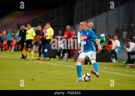 Neapel, Italien. 25 Aug, 2017. Neapel - Italien 25/08/2018 Mario Rui während der Serie ein Match zwischen S.S.C. gesehen NAPOLI und AC Mailand im Stadio San Paolo von Neapel. Endstand S.S.C. Neapel - AC. Mailand 3-2 Credit: Emanuele Sessa/Pacific Press/Alamy leben Nachrichten Stockfoto