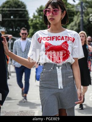 Florenz, Italien. 14 Juni, 2018. Florenz-14 Juni 2018 Frauen auf der Straße während der Pitti. Credit: Mauro Del Signore/Pacific Press/Alamy leben Nachrichten Stockfoto