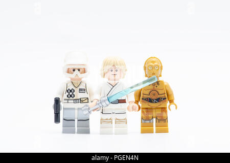 Luke Skywalker mit der Rebellenarmee und c3po. Lego Minifiguren sind von der Lego Gruppe hergestellt. Stockfoto