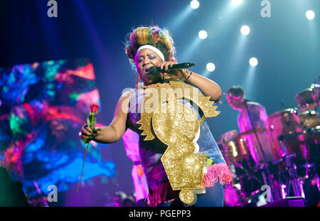 Deutsch elektronische Musik duo Basement Jaxx durchführen bei der Nacht der Proms, in Antwerpen (Belgien, 14/11/2015) Stockfoto