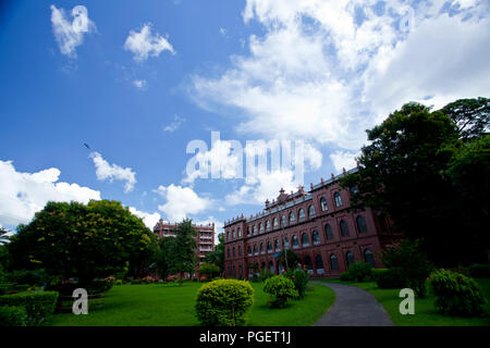 Curzon Hall der Universität von Dhaka. Es wurde gebaut, um ein Rathaus und benannt nach Lord Curzon, Vizekönig von Indien, der seinen im Jahre 1904 Grundstein. A Stockfoto