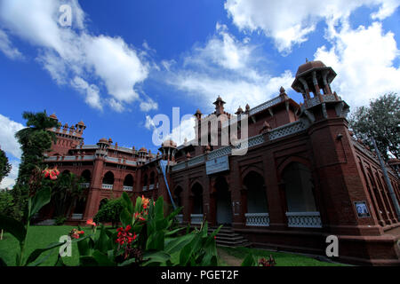 Curzon Hall der Universität von Dhaka. Es wurde gebaut, um ein Rathaus und benannt nach Lord Curzon, Vizekönig von Indien, der seinen im Jahre 1904 Grundstein. A Stockfoto