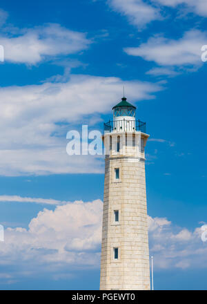 Leuchtturm in der Nähe von Gythio am Nachmittag vor einem blauen Himmel Stockfoto