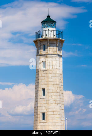 Leuchtturm in der Nähe von Gythio am Nachmittag vor einem blauen Himmel Stockfoto