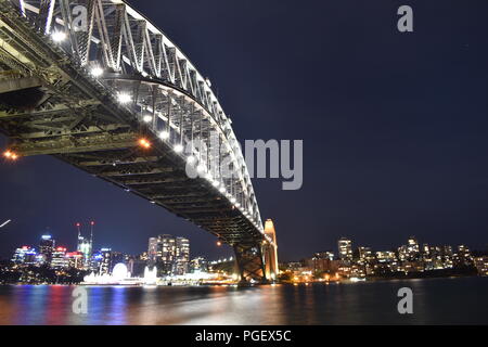 Sydney Harbour Bridge bei Nacht Stockfoto