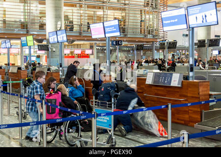 OSLO Gardermoen, Norwegen - 2. NOVEMBER: in Oslo Gardermoen International Airport am 2. November 2014 in Oslo. Der Flughafen hat größte Beifahrerseite Stockfoto