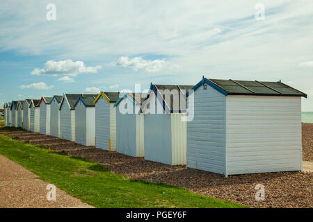 Strand Hütten im Goring-by-Sea, West Sussex, England. Stockfoto