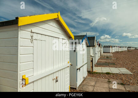 Strand Hütten im Goring-by-Sea, West Sussex, England. Stockfoto